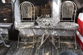 otwochairsandlittletable