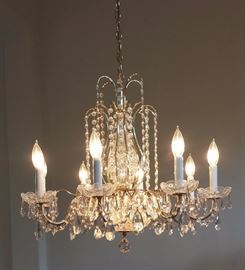 Gorgeous Crystal Chandelier
