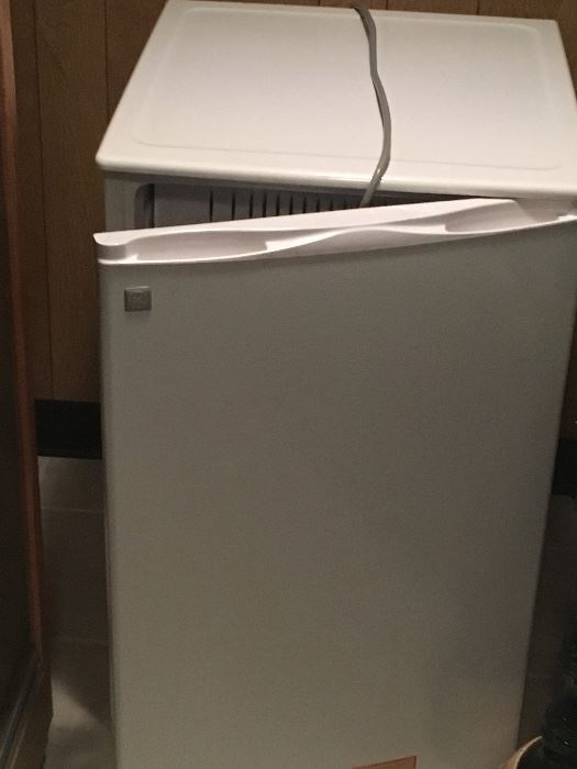 Nice small refrigerator 