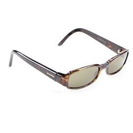 Gucci Tortoise Style Sunglasses: A pair of Gucci tortoise style sunglasses. This pair features a tortoise style acrylic frame with grey tinted lenses and silver tone name plaque along the arms. The glasses are marked “Gucci Made in Italy” and “1438” to the inside arms.