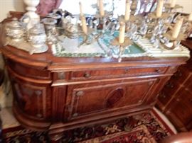 ELEGANT SIDEBOARD WITH BURLS AND PARQUETRY INLAY