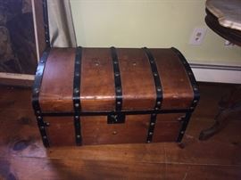Cedar Lined Trunk
