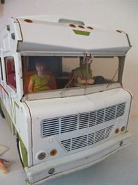 Very cool 1970's Tonka Indian Winnebago camper with original man, woman & dog figures & brochure
