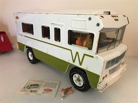 Very cool 1970's Tonka Indian Winnebago camper with original man, woman & dog figures & brochure