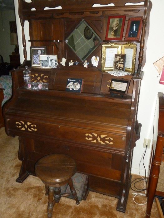 1910 Farrand & Votey Pump Organ - Detroit Mich. In family since new.