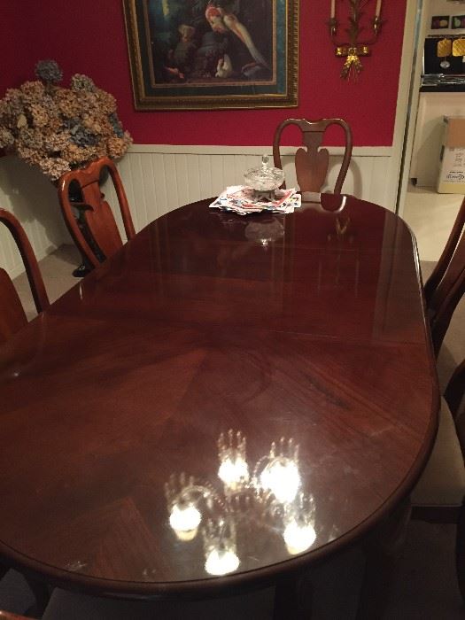 French prov table and chairs....no scratches, perfect condition