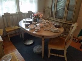 Stanley furniture Dining Table and Chairs that matches Hutch and Server -- Set of Noritake