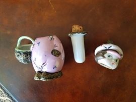 A figural glove darner!