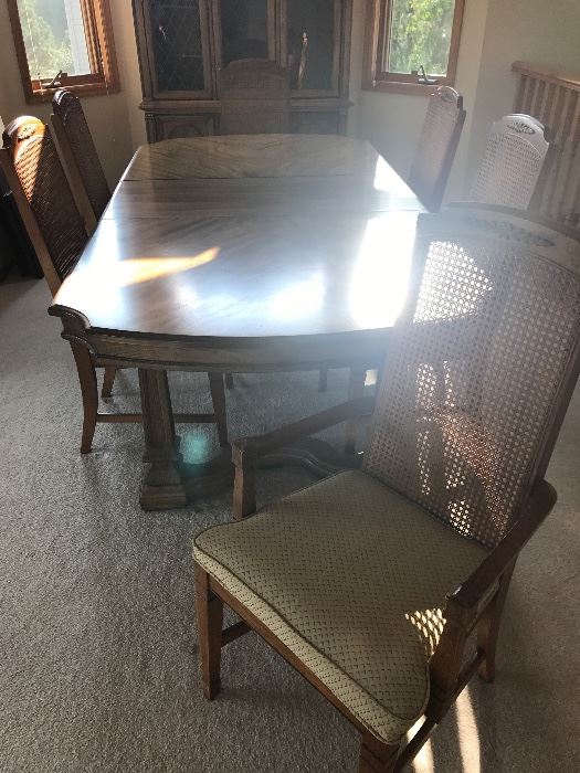 Dining Room Table and Matching Hutch 