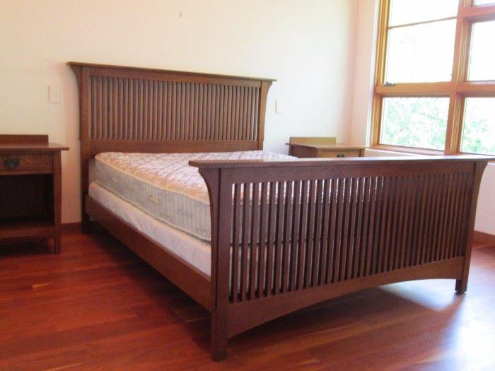 Mission Collection
Spindle Bed, Queen
A beautiful interpretation of the Arts & Crafts Prairie style,  solid oak 