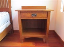 Mission Collection
Open Night Stand
Clean lines and classic design. Single drawer solid oak night stand with dark copper pull.
