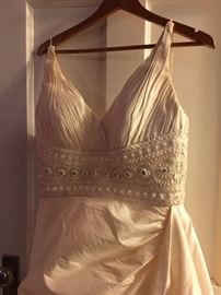 Manuel Mota Wedding Dress size US10