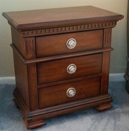 Nightstandhttp://www.ctonlineauctions.com/detail.asp?id=629817