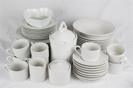  Basketweave Design Dinnerware by LNT Home  http://www.ctonlineauctions.com/detail.asp?id=629681