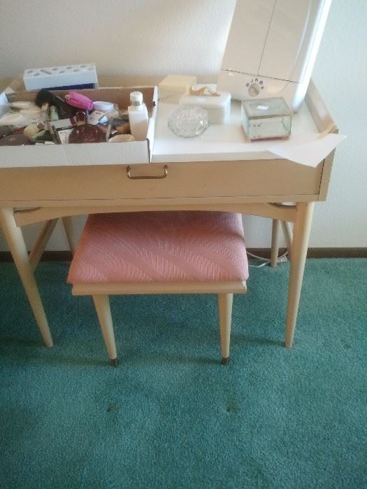 American of Martinsville vanity and bench