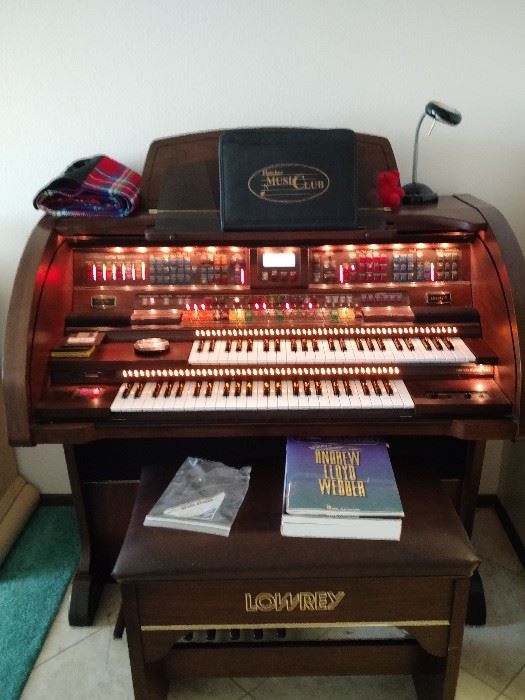 Fabulous 8-10 yr. Old Lowrey organ.
