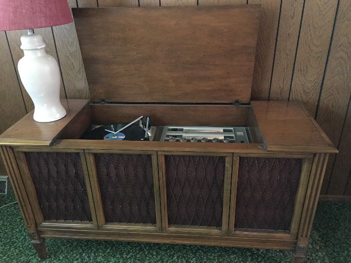 Mid-Century Modern Console Stereo (vintage)