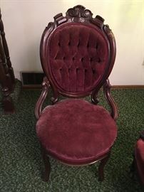 Victorian-Style Chair (vintage)