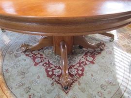ANTIQUE ROUND OAK TABLE