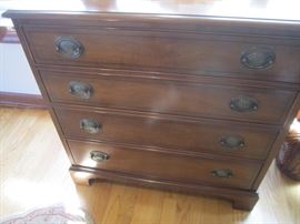 4 DRAWER CHEST BY HENREDON