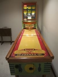 WORKS VINTAGE BOWLING MACHINE