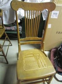 ANTIQUE CHAIR