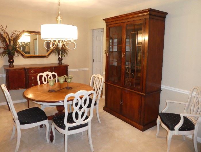 Thomasville dining room furniture, china cabinet, mirror, and home decor 