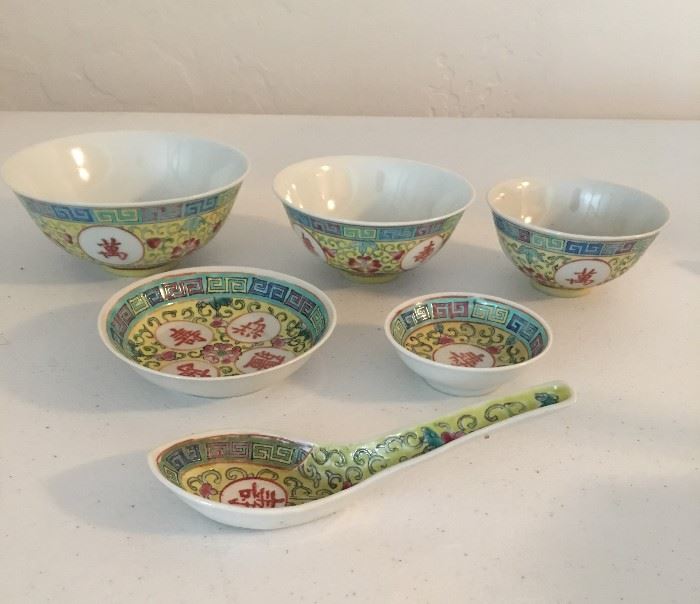 Chinese porcelain dishes