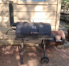 Oklahoma Joe's smoker pit