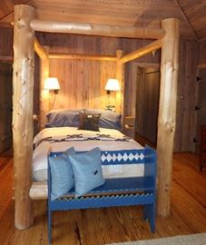 "Pappa" London Marquess pine log queen bed