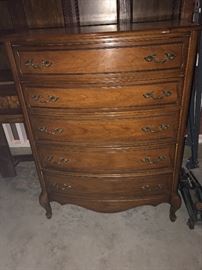 Beautiful chest of drawers ! Matches the other dresser.