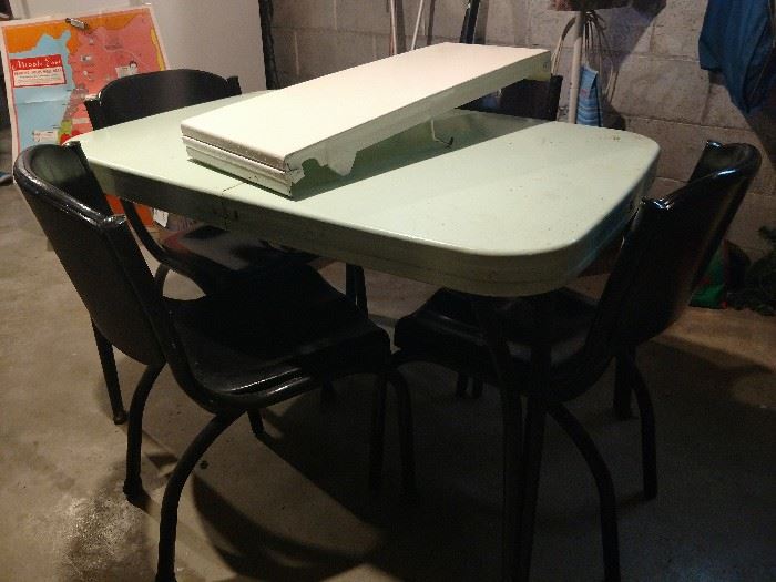 Awesome vintage metal table and chairs