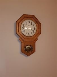 Wall regulator clock