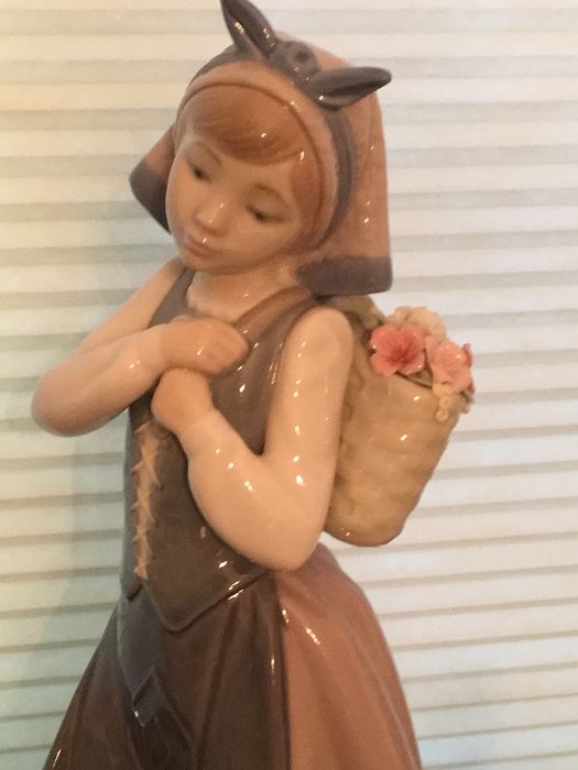 Young lady with basket of flowers LLADRO figurine