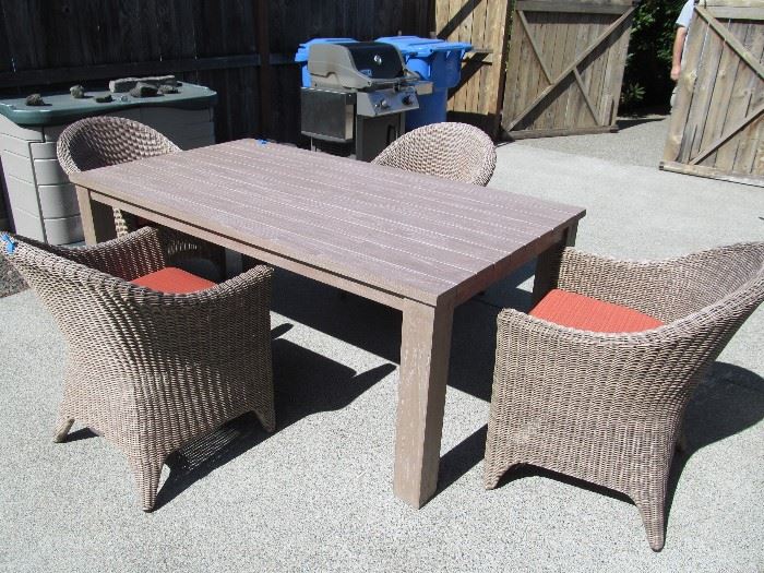 Kingsley-Bate patio table & chairs