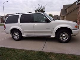 2000 Ford Explorer Limited 242,000 miles. Original motor/transmission, needs drivers side acuator, drives great and body look good. Fair condition inside.