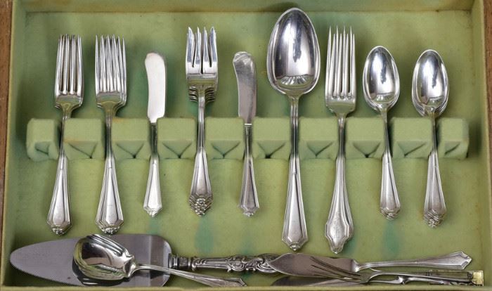 Gorham Sterling Silver Partial Set Flatware
Plymouth pattern
54 pieces, 43.5 troy ounces (weighable)
plus 6 misc flatware pieces
7.4 troy ounces