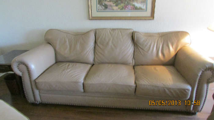 7 ft leather sofa in very good condition from Arizona leather