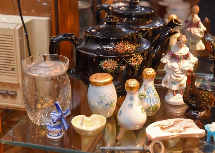 Vintage Ceramic Teapot, Salt & Pepper Shakers, Figurines & Collectibles