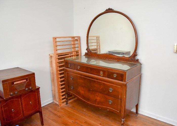 Vintage Dresser / Chest of Drawers with Round Mirror