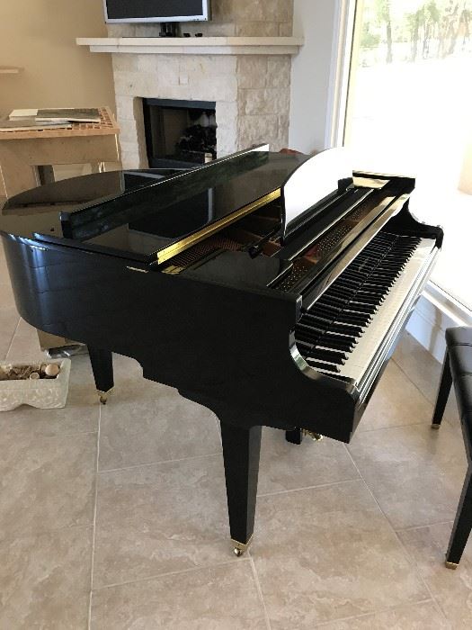 Black Lacquer Wurlitzer Baby Grand Piano in Minty condition