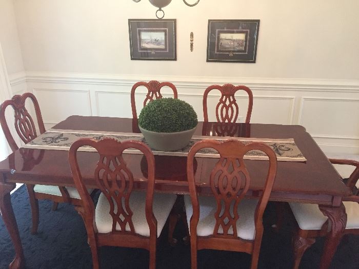 QUEEN ANNE STYLE CHERRY DINING TABLE