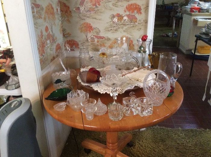 Small fold down round table, glass items