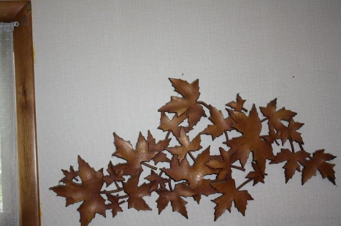 Wood leaf wall hanging