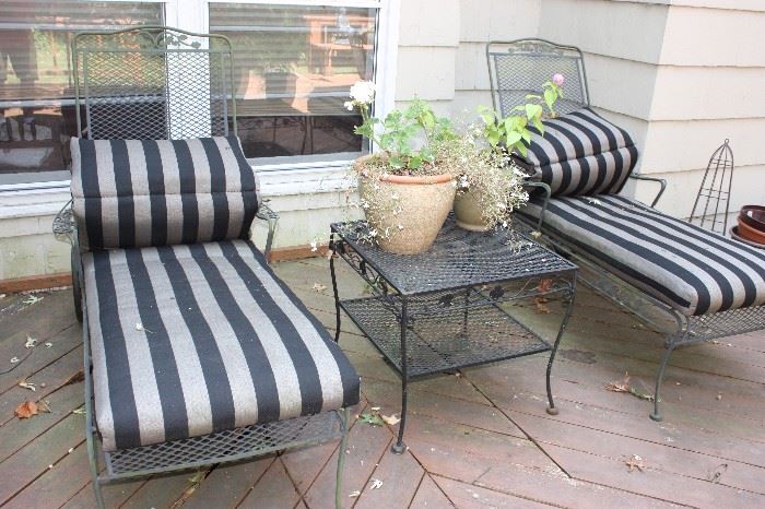 Outdoor furniture (wrought iron)