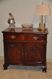 Gorgeous traditional mahogany one drawer cabinet 38"w x 35"h x 20" d