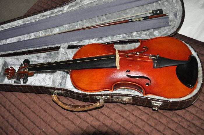 Gorgeous vintage student violin banbarbeit with alligator case. Made in Germany 