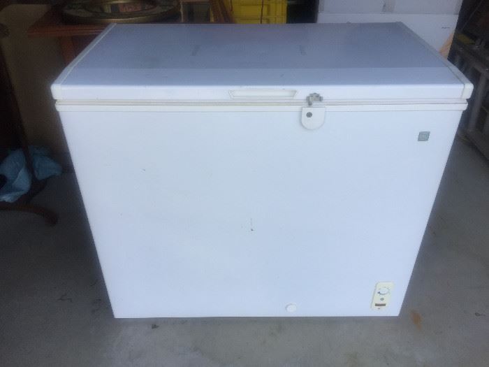 GE Mid-sized chest freezer