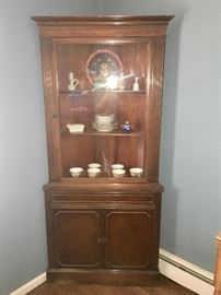 Corner cabinet 
