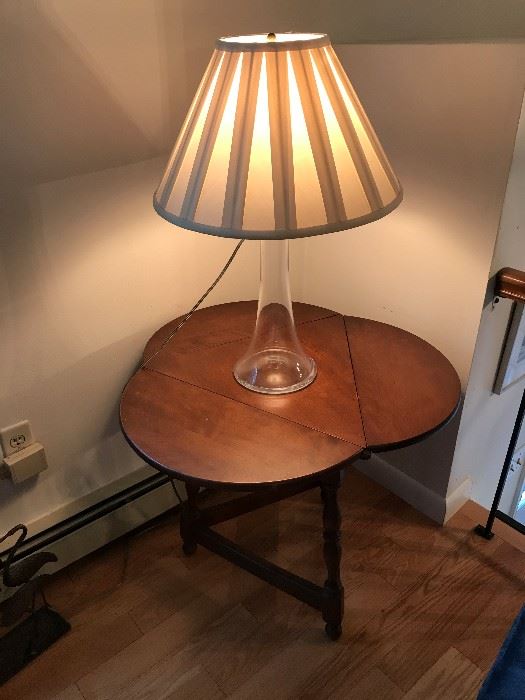 Beautiful contemporary glass lamp on unique side table.  3 rounded fold-down leafs for versatility in any space.